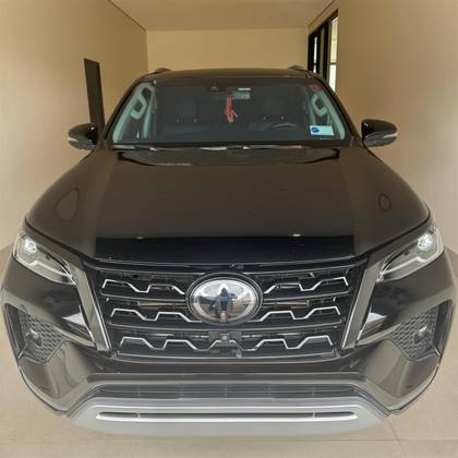 TOYOTA HILUX SW4 2.8 D-4D TURBO DIESEL SRX 7L 4X4 AUTOMÁTICO